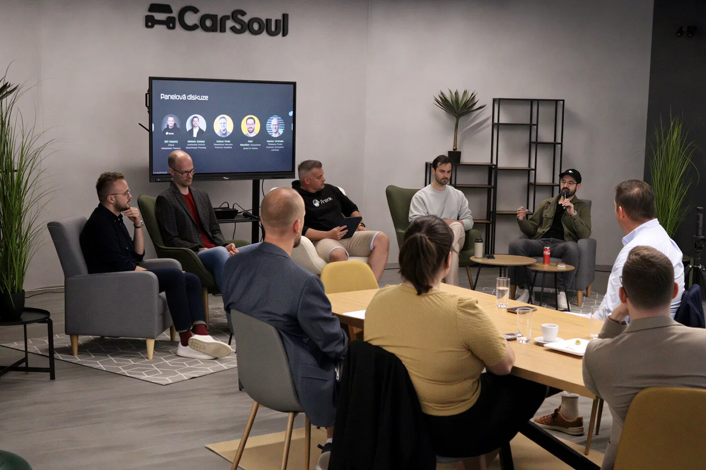 Workshop presentation with people